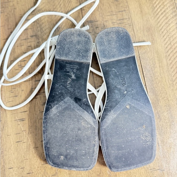 Zara White Modern Sandals with Geometric Design - Picture 8 of 10